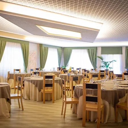 Sport & Il Bivacco Del Parco 酒店 3*